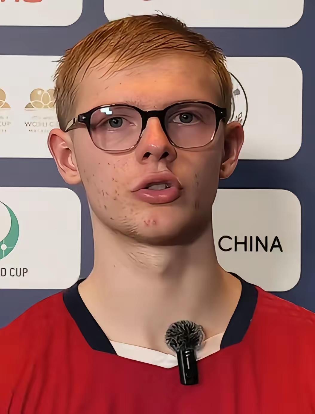 果然还是男人更懂男人！我问老公，小勒布伦输给王楚钦这么多次，应该习惯了，怎么