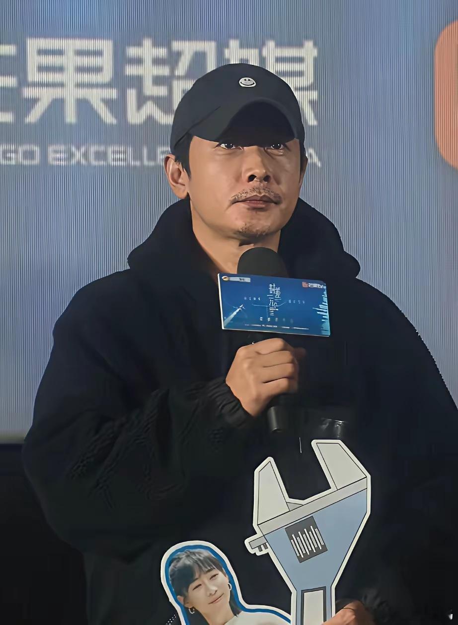 经历离婚传闻和父亲去世后的罗晋首次公开露面了！罗晋在12月1号现身新作《时差一万