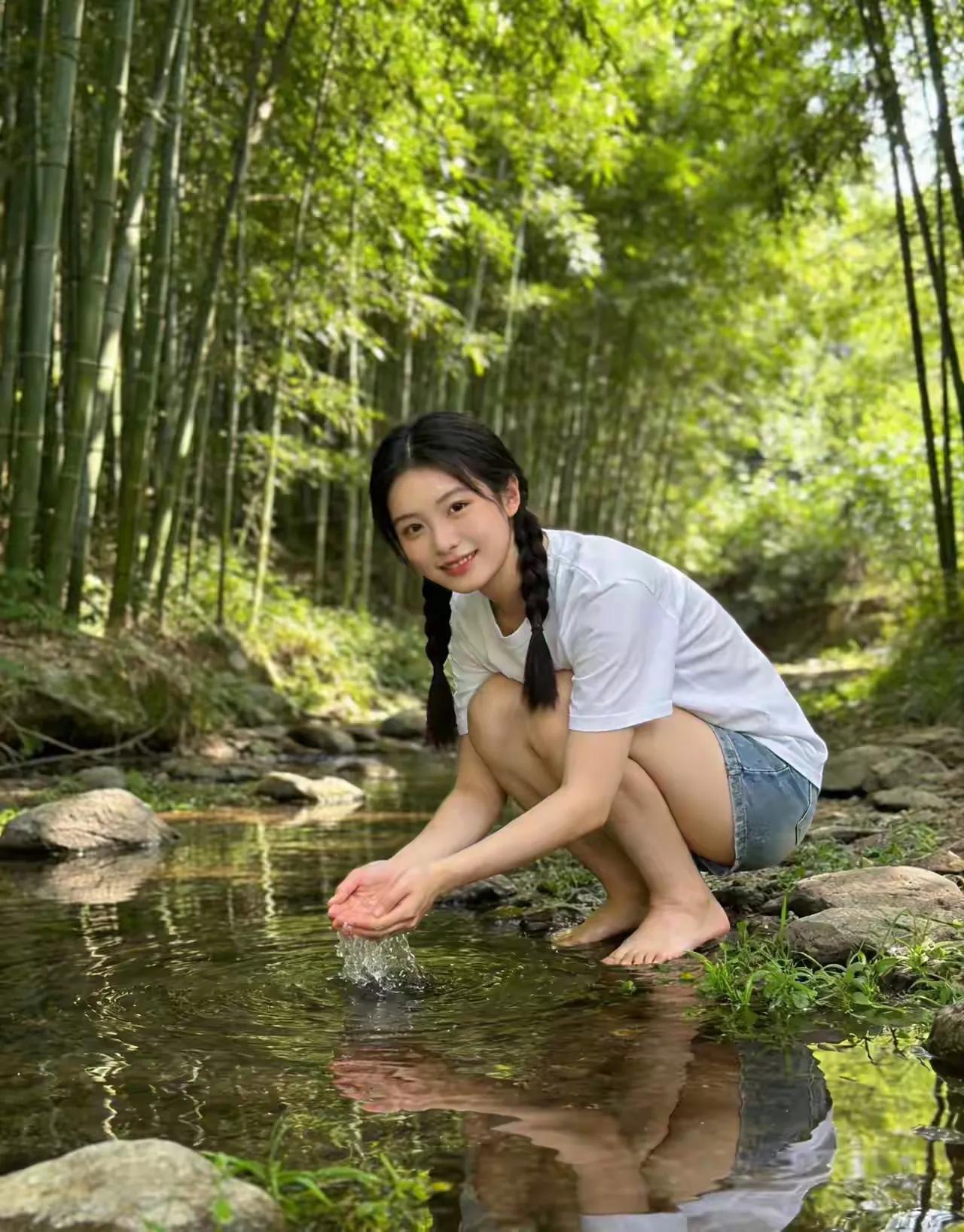 藏在山涧的风景，人美水甜。