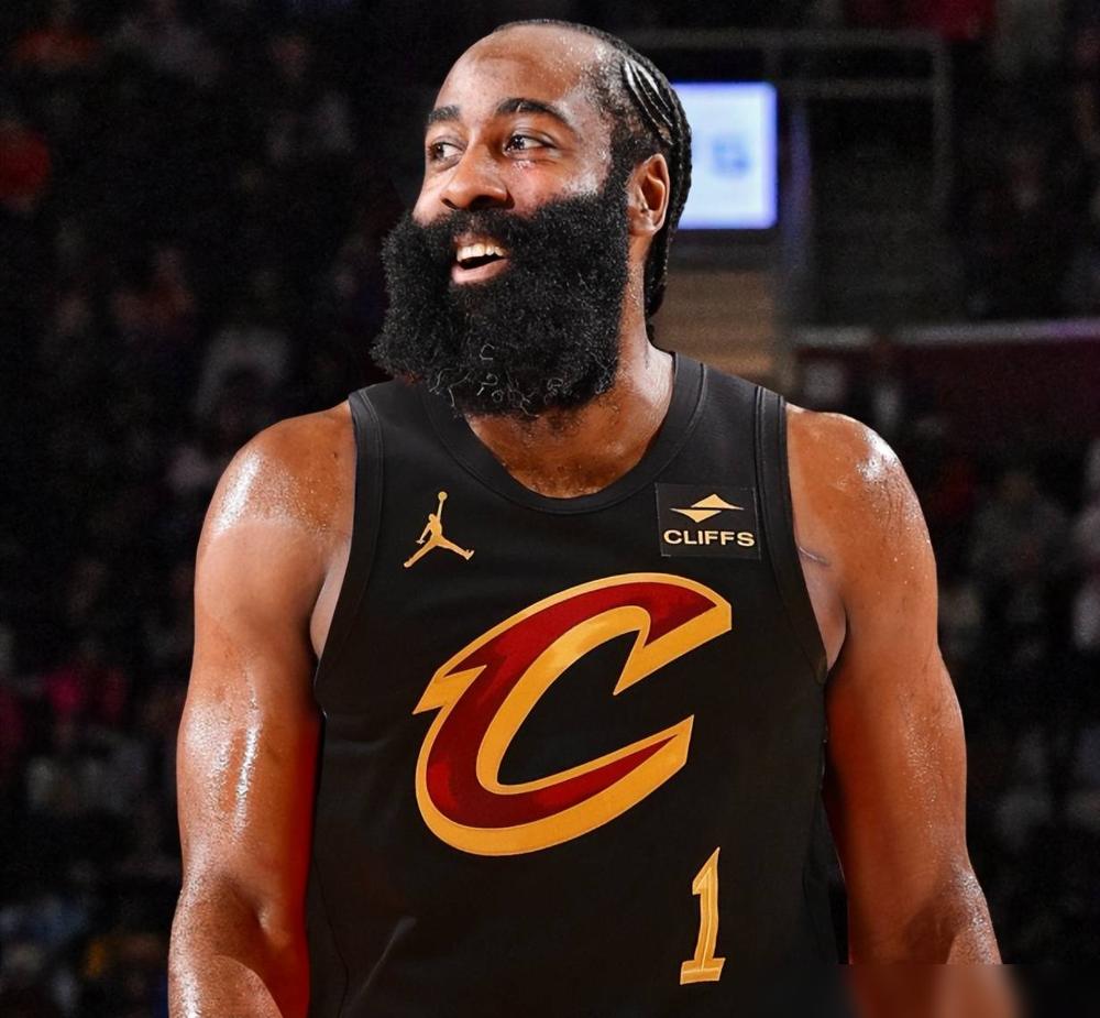 右手骨折，36岁的哈登竟然还在逼近诺维茨基的得分纪录？你没看错，右手拇指骨折