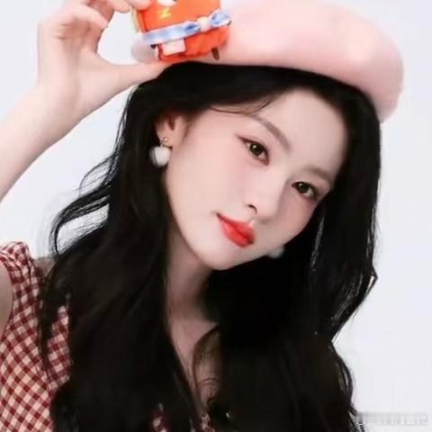 赵晴好像Q版拟人桌宠赵晴好像Q版拟人桌宠！这个妆造也太萌了吧，感觉非常的有韩剧