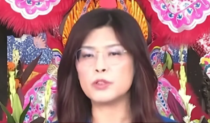 洪秀柱的一句玩笑话，却让所有人的心都悬起来了。她笑的着:“回去就等着接受批评