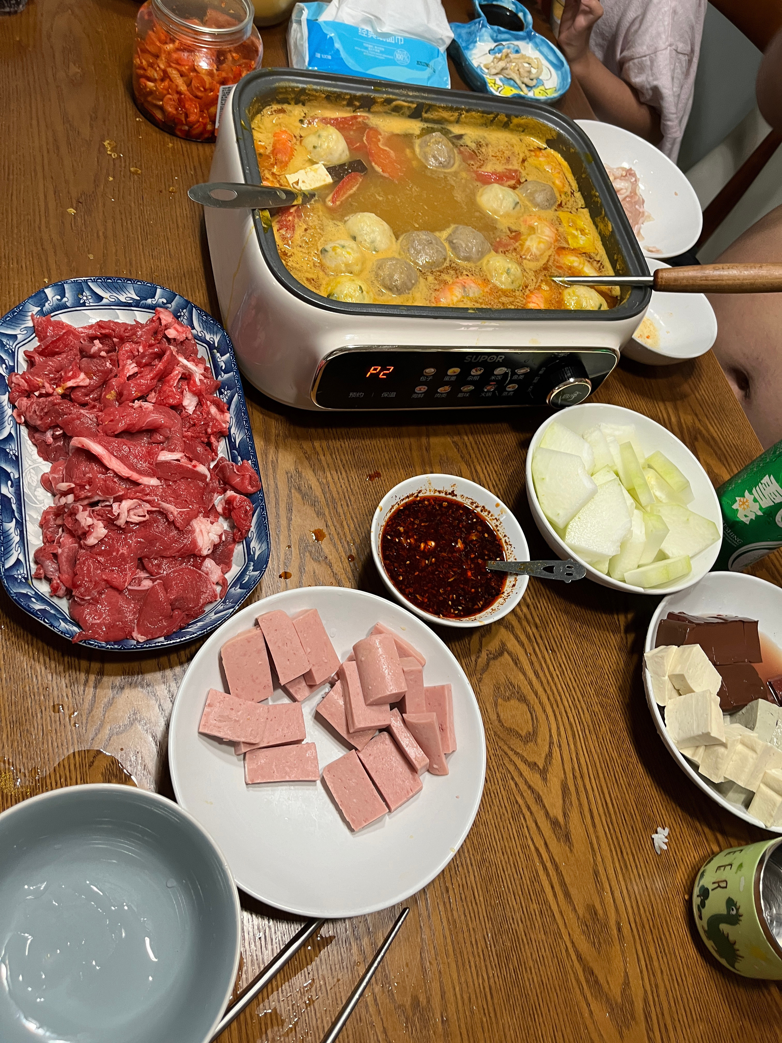 昨晚弟弟说去南浦十八档吃海鲜。我说之前去南澳吃海鲜吃够了，我姐也说过两天她就要去