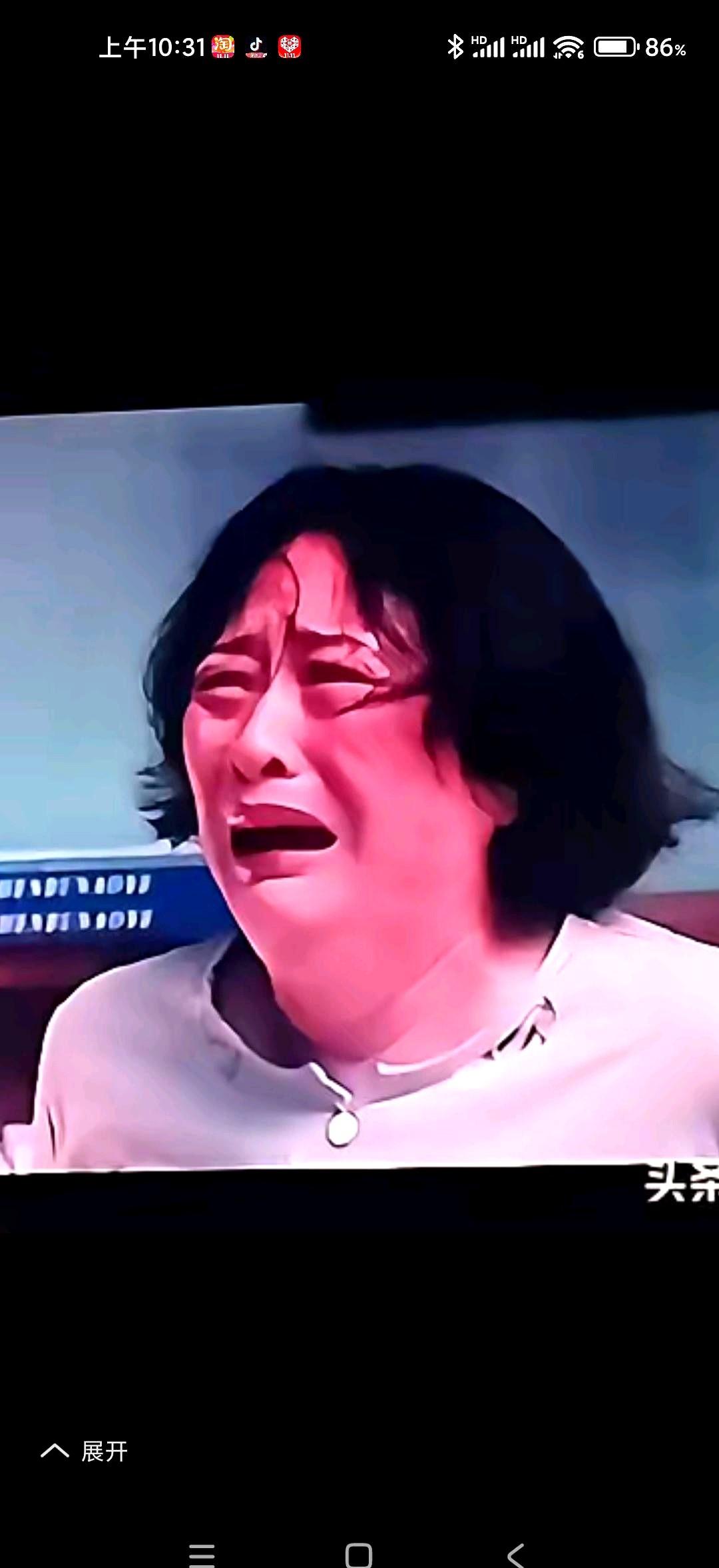 许娣在《四喜》中的表演太让人无语了。一天咋咋呼呼的，跟王丽云，张凯丽有一拼。