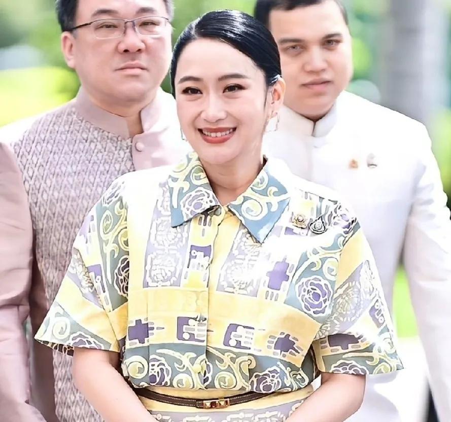 想和佩通坦争夺总理之位的人出现了！资历更老、阅历更深、甚至更懂泰民喜好，结果刚露
