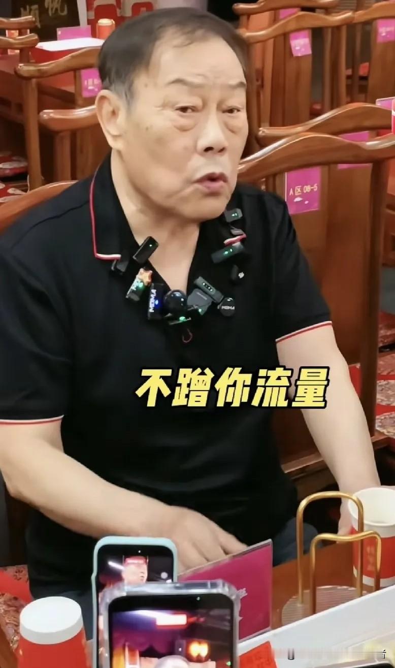 相声圈最近的瓜，属实让人看懵了。一直是弟弟杨议频频聊起郭德纲，争议不断。谁都没想到，杨家大哥杨威，直