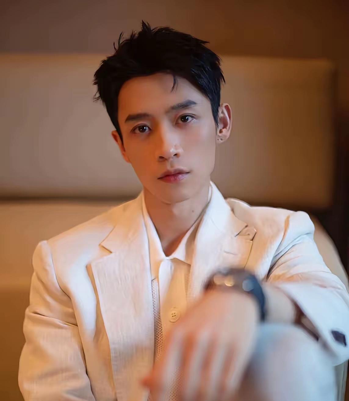 魏晨是永远都不会离婚的，原因很简单，不是他的老婆多有钱，而是因为魏晨他的爱