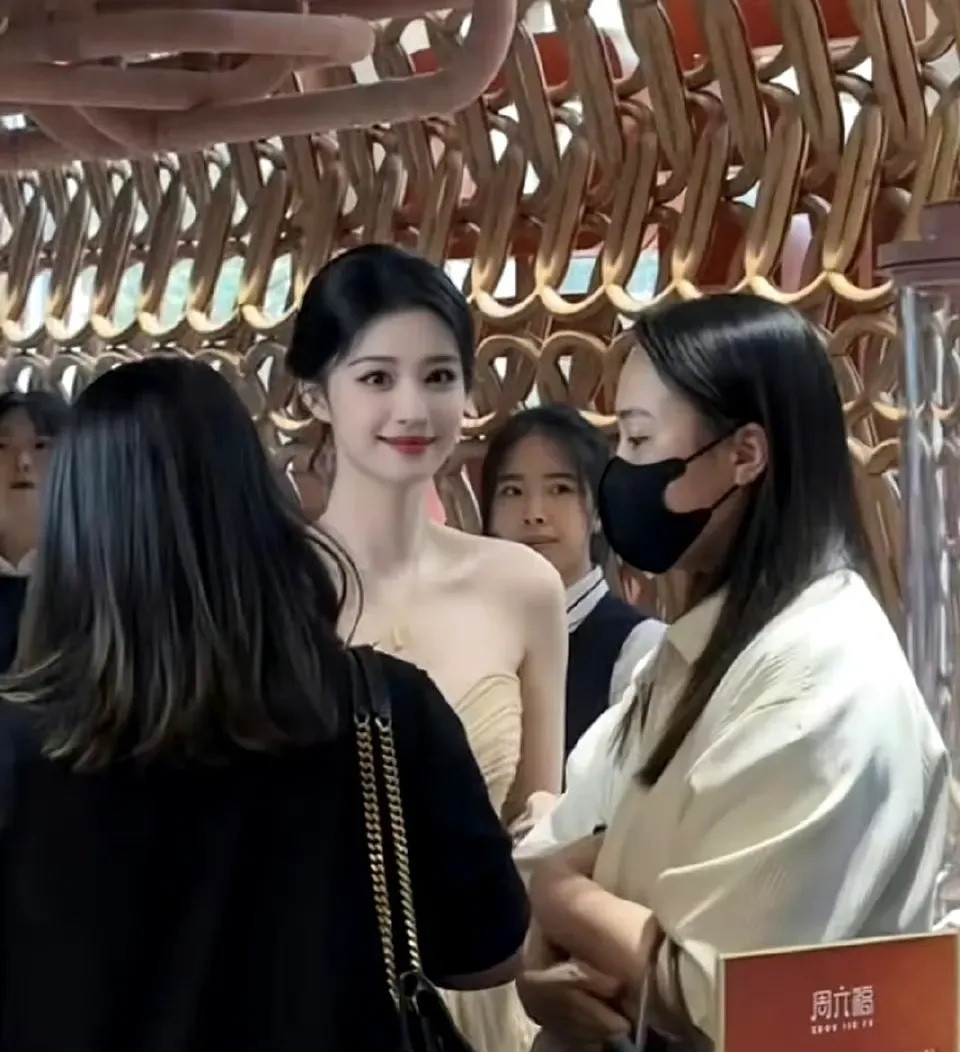 王楚然现实生图这么漂亮啊？​​​