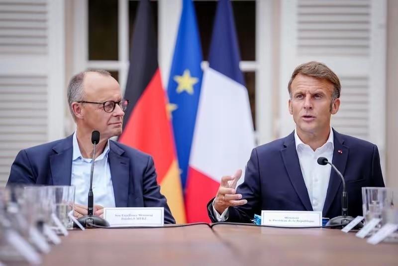 中欧刚结束稀土闭门会谈，马克龙还在喊要反制，德国车企却偷偷跟中国签了合作，欧盟内