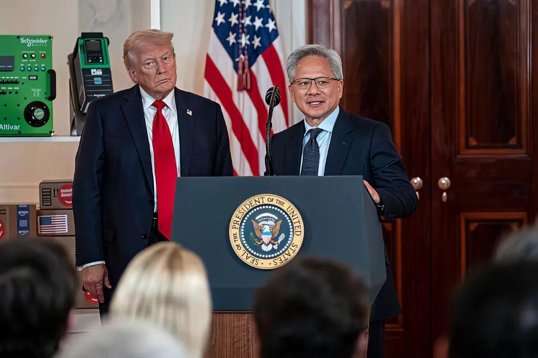 黄仁勋重金收买特朗普，两人准备好麻袋来中国捡钱，结果最后一关没过去中方决定
