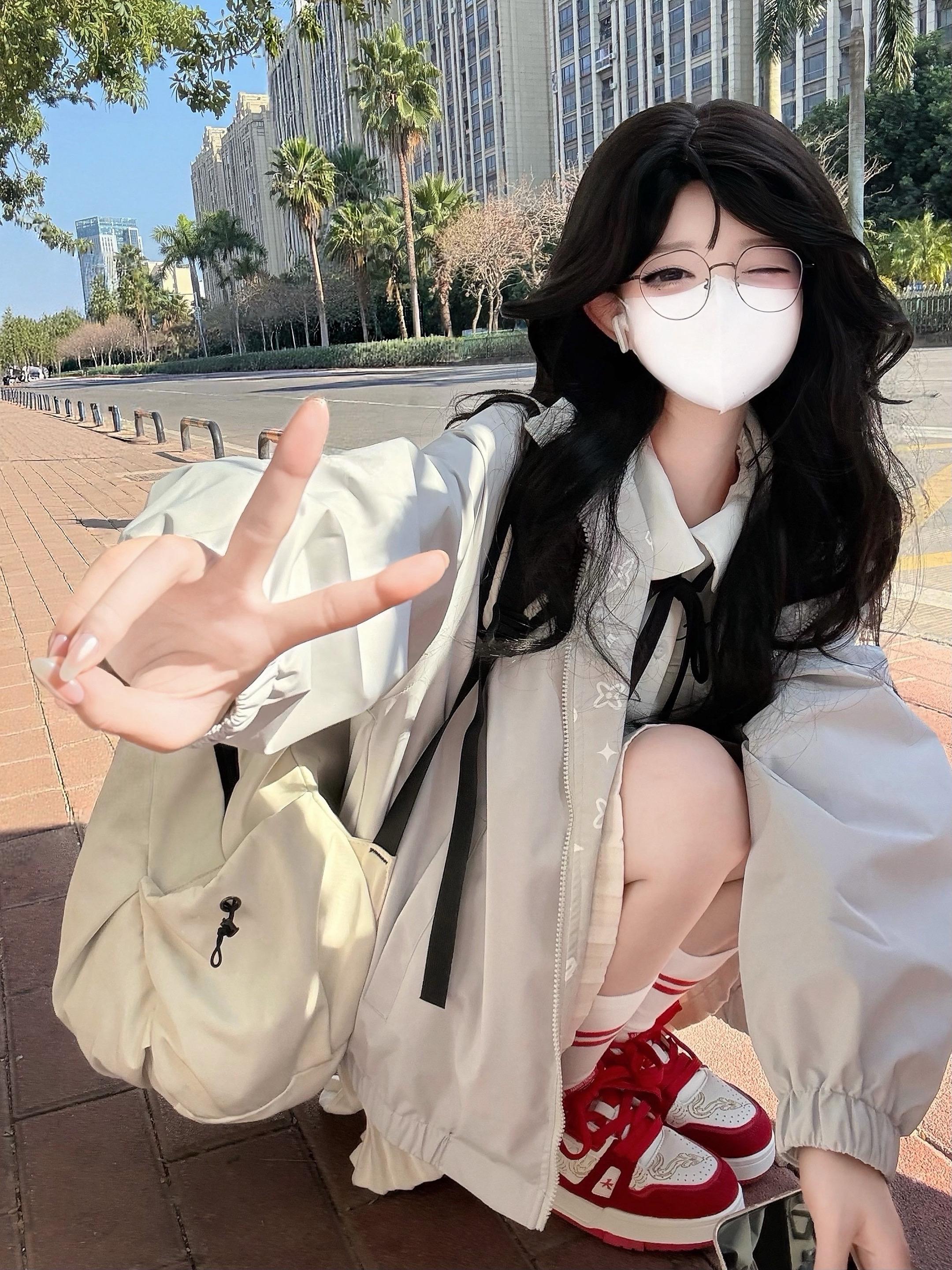 仿佛你只需静静看我一眼。