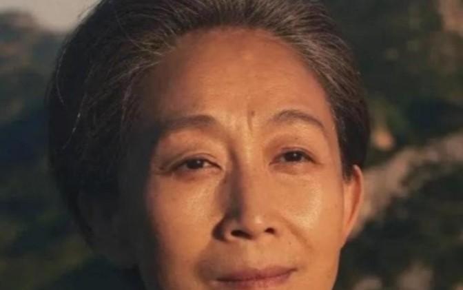 1971年，清华大学叶文洁背叛人类，擅自向太空中发射电波，8年后竟收到神秘回复：