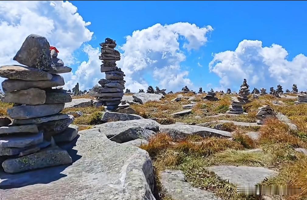 秦岭鳌太之间的万仙阵，传说封神榜中的诛仙阵故事原型来源于此。万仙阵气