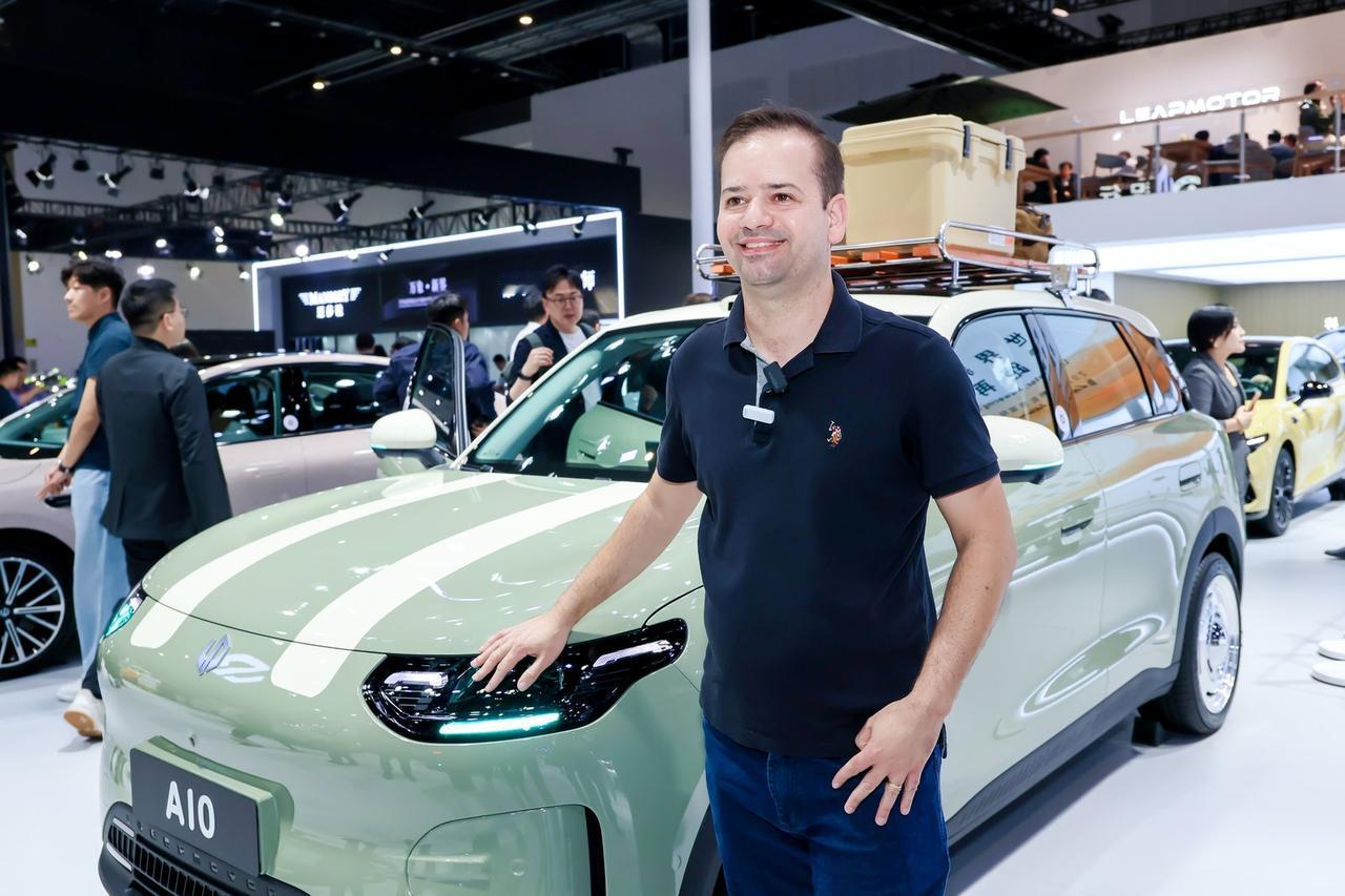 连续两年来零跑展台的外媒记者，今年的关注点变了......北京车展零跑展台，几