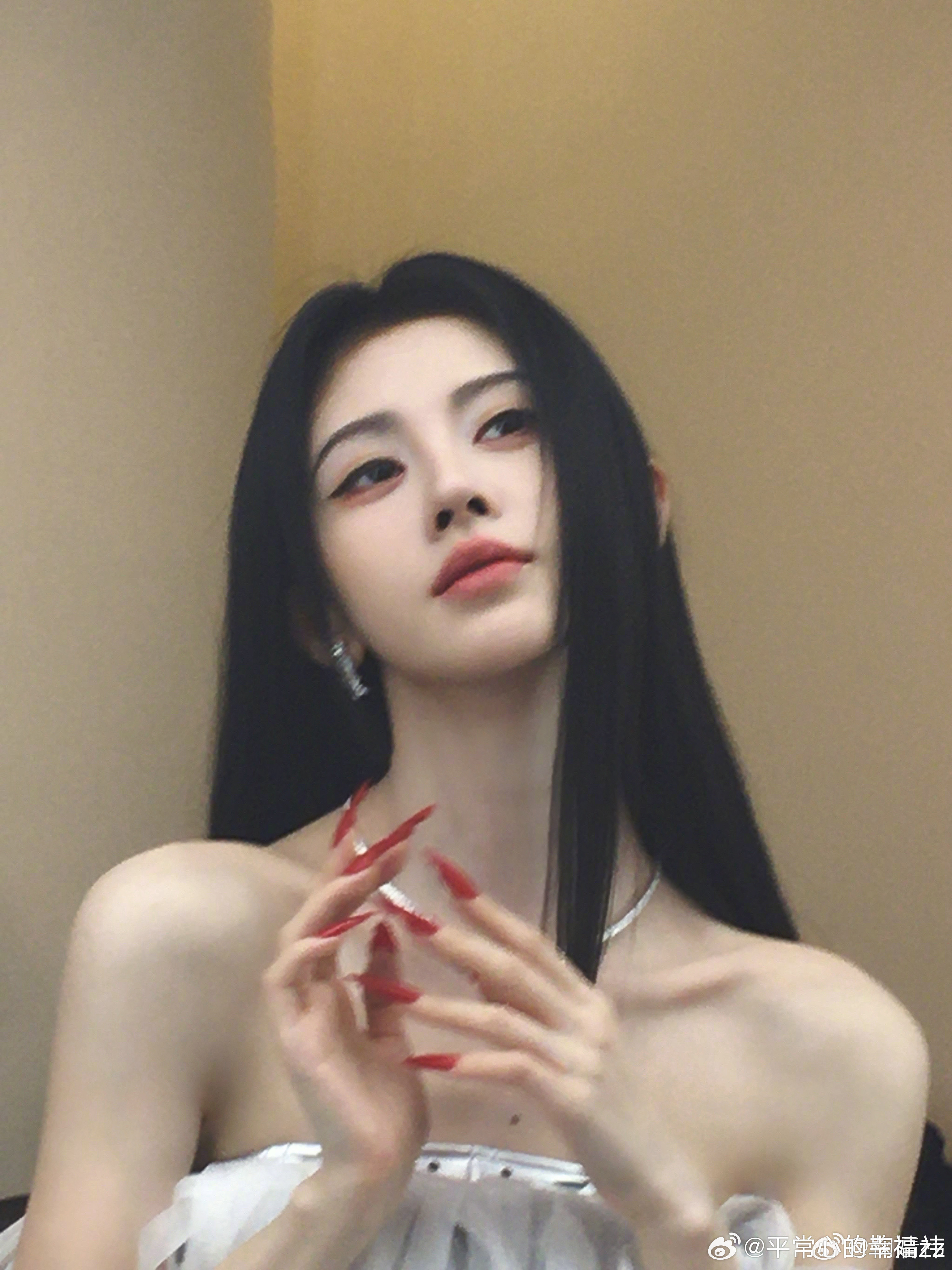 鞠婧祎工作室声明热点观点﻿鞠婧祎硬刚丝芭：税务清白，诽谤必告！3月31日，鞠婧