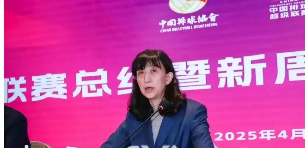 估计赵勇这脑瓜子得嗡嗡的。赖亚文近期为组建一支全新女子排球队，制定了一系