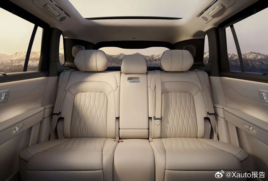 比亚迪公布腾势N8豪华后排座椅腾势N8为宽五座SUV，后排座椅最大可躺至146°