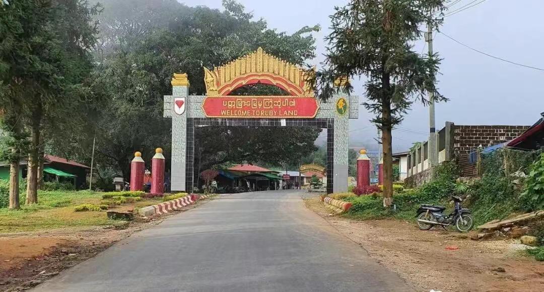 德昂军让出地盘，接着就爆发大战！抹谷镇虽然让出来了，缅甸政府军也已经进驻抹谷