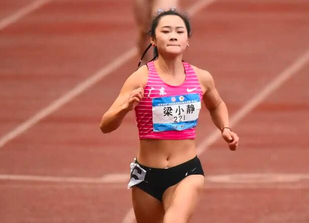 2025年亚洲田径锦标赛上，梁小静以11秒37的成绩夺冠，刷新了今年中国女子百米