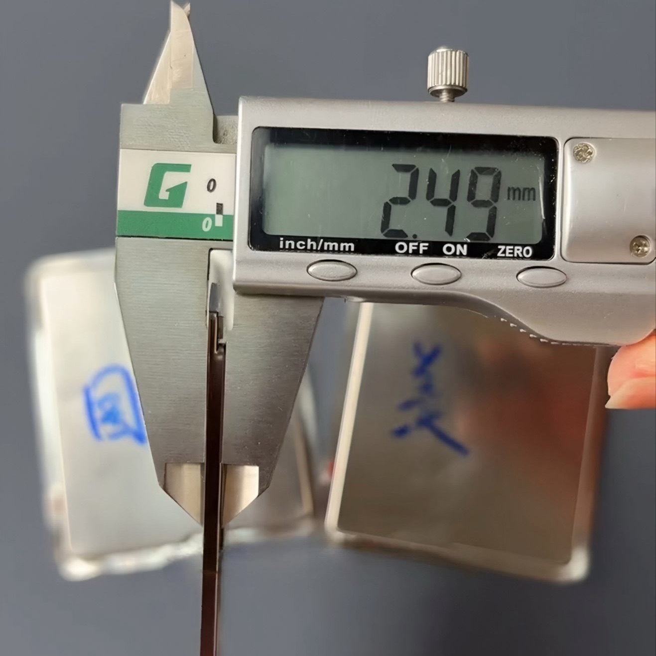 手机你选电池容量还是轻薄既要又要还要当然好，现实却是难。iPhone17Ai