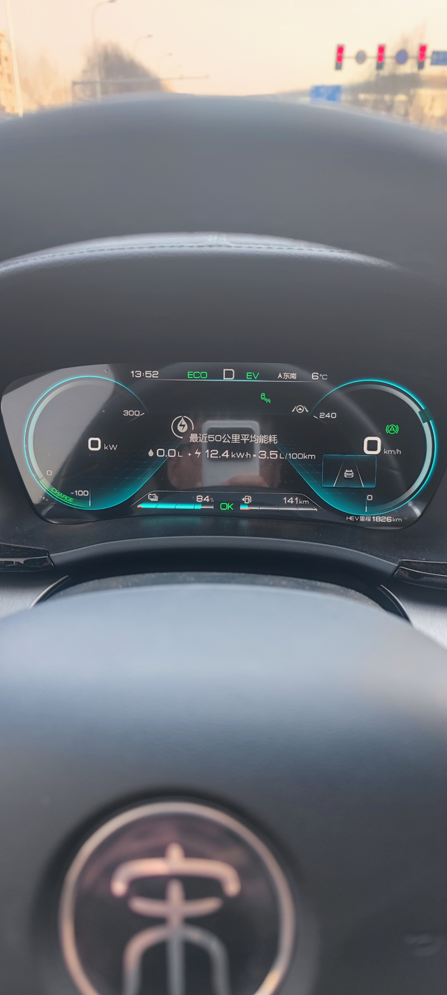 宋油耗分享比亚迪宋plusdmi110两驱顶配使用油耗，目前最低3.5，