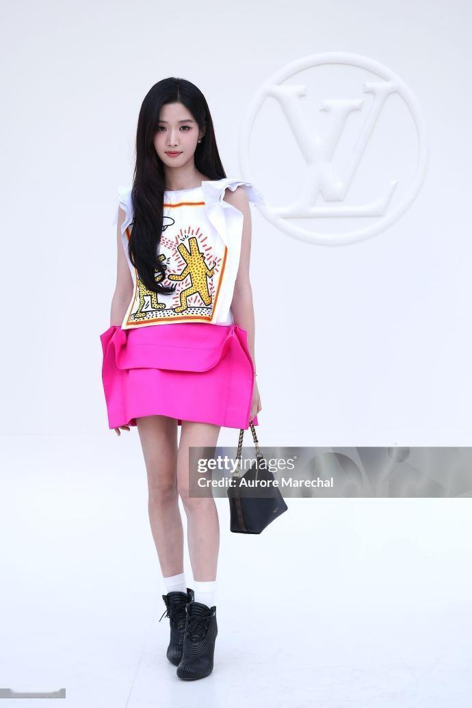 卢昱晓g社生图一点不崩卢昱晓郁金香女神​​​原相机抓拍最能看出底子，卢昱晓g