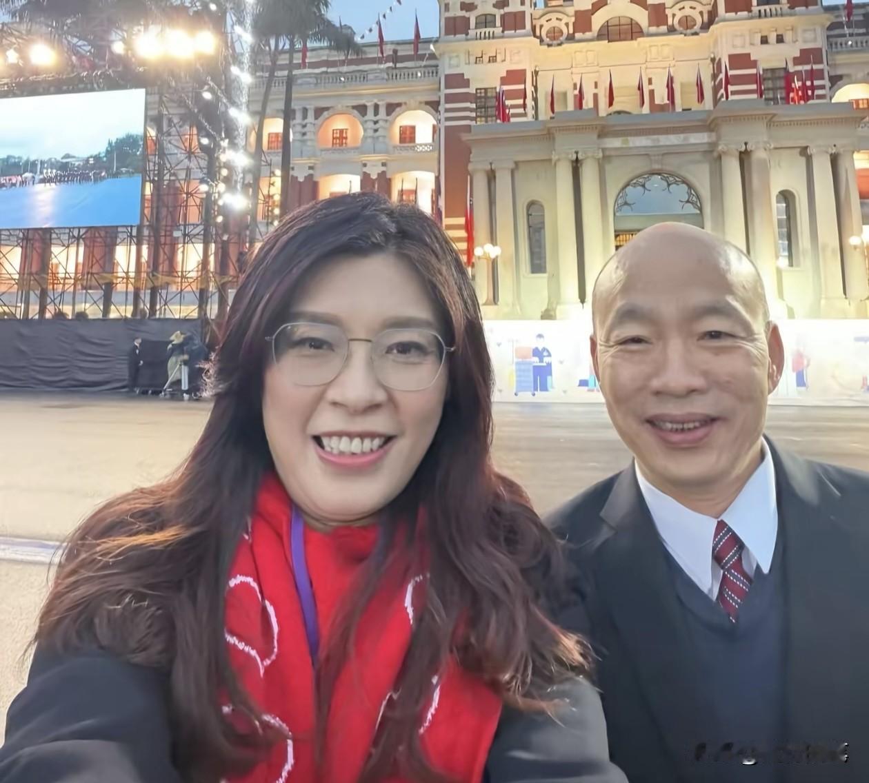 在国民党内部，其实最八面玲珑的是韩国瑜。不仅谁也没有得罪，而且还与谁都保持相