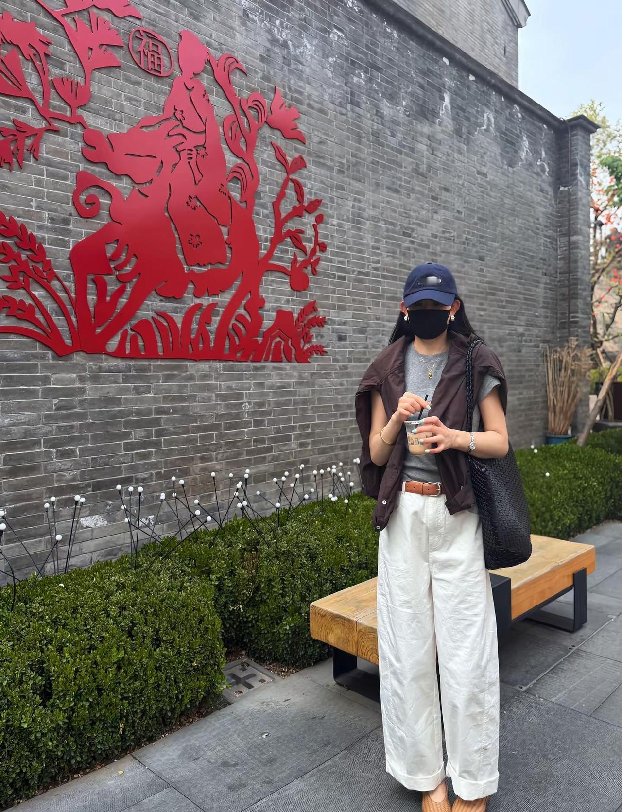 “如今已时过境迁沧海桑田你已不是当初的少年”