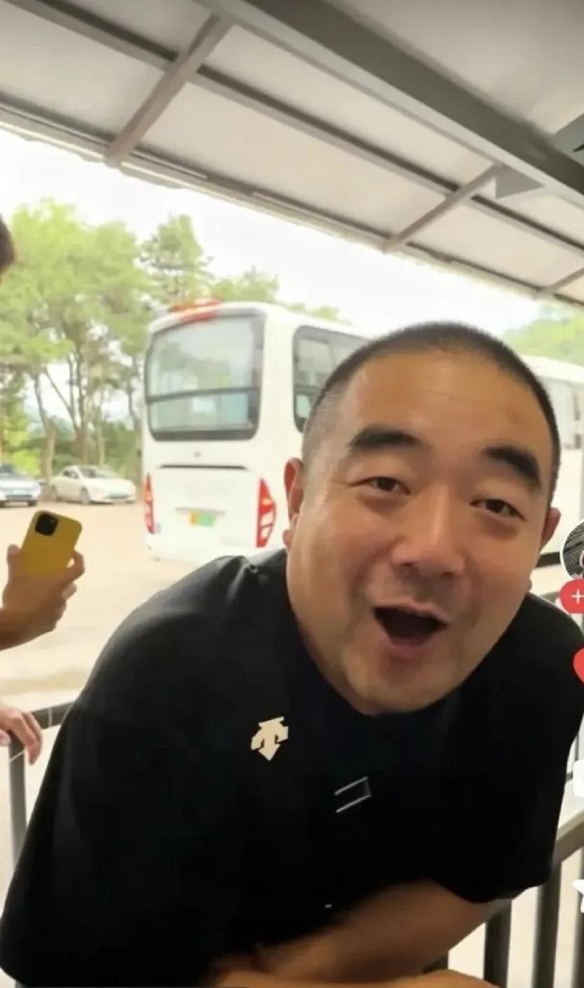 大快人心！北京媚外导游终获严惩北京一名四十多岁的自由导游，常年专职承接外籍