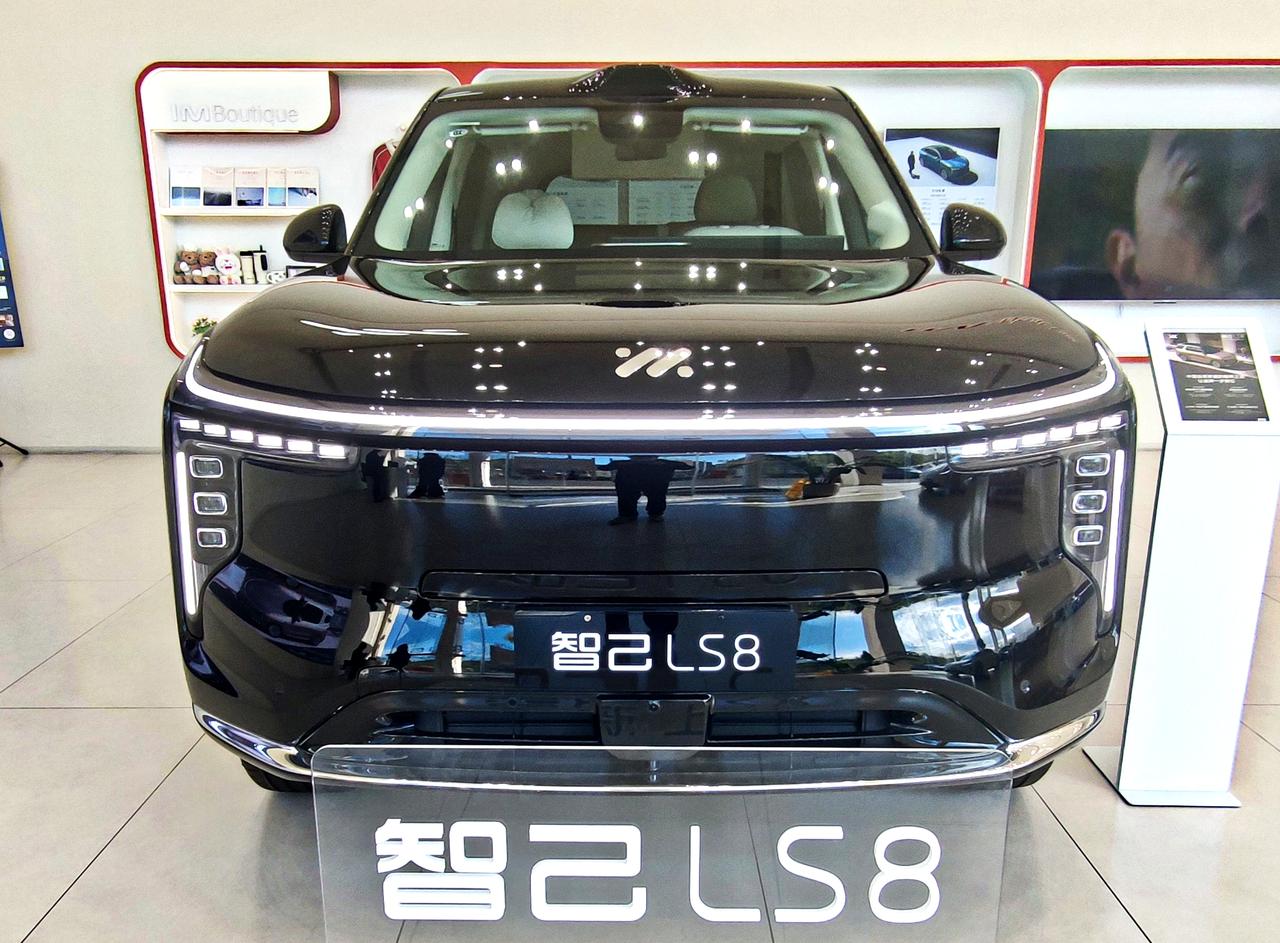 全新《智己LS8》智能底盘2026年4月16日，智己LS8惊艳上市，定位