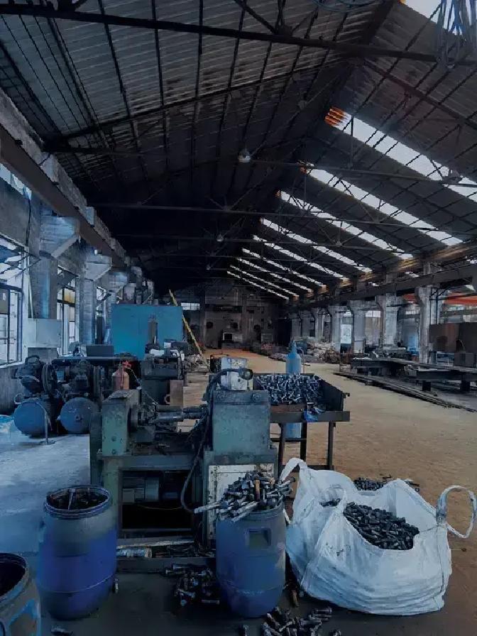 2025年3月，东莞厚街一家给欧美做圣诞灯饰代工的厂子贴出放假通知，说是订单腰斩