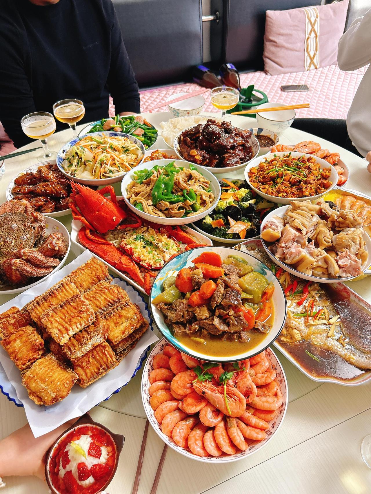 2026年夜饭最想吃的10道菜1五花肉炖大黄花鱼2清水猪蹄3老醋黄瓜拌