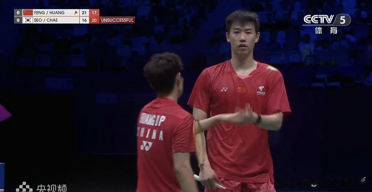 黄东萍/冯彦哲第二局开局2-8落后韩国组合啊，追到11平，然后又14-11领先，