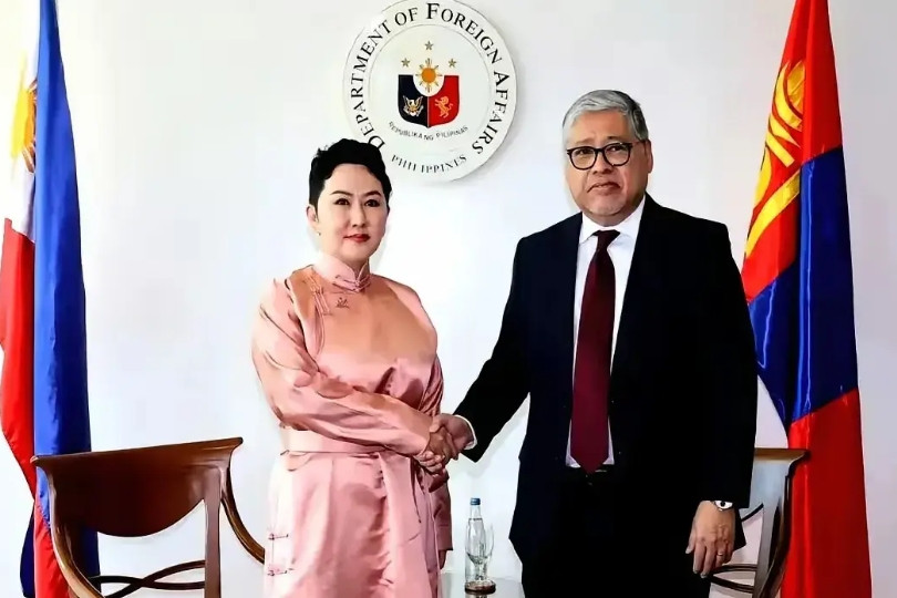 近日，蒙古国女外长巴特蒙赫访问菲律宾，菲律宾外长马纳罗予以热情接待，这本身就是两
