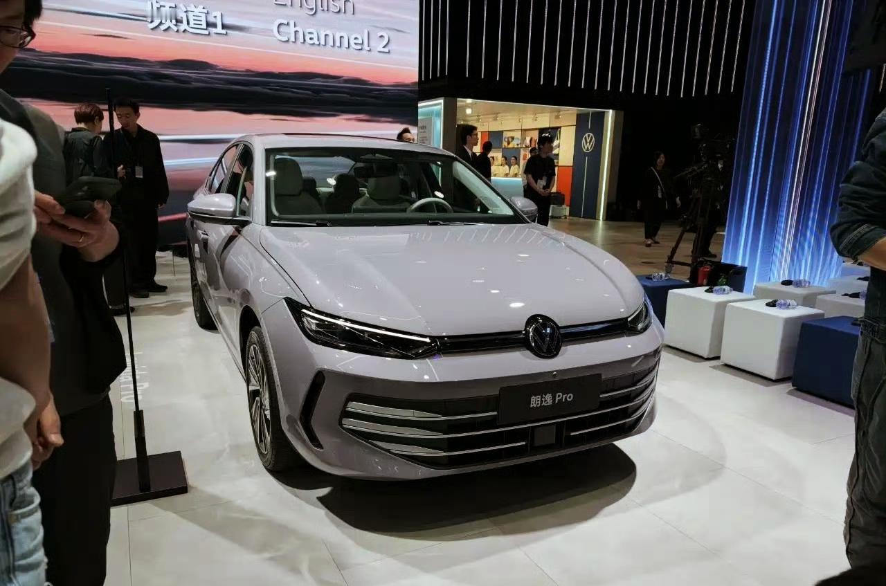 全新大众朗逸Pro正式亮相，车身周加长，升级底盘内饰2025广州车展拉开帷幕