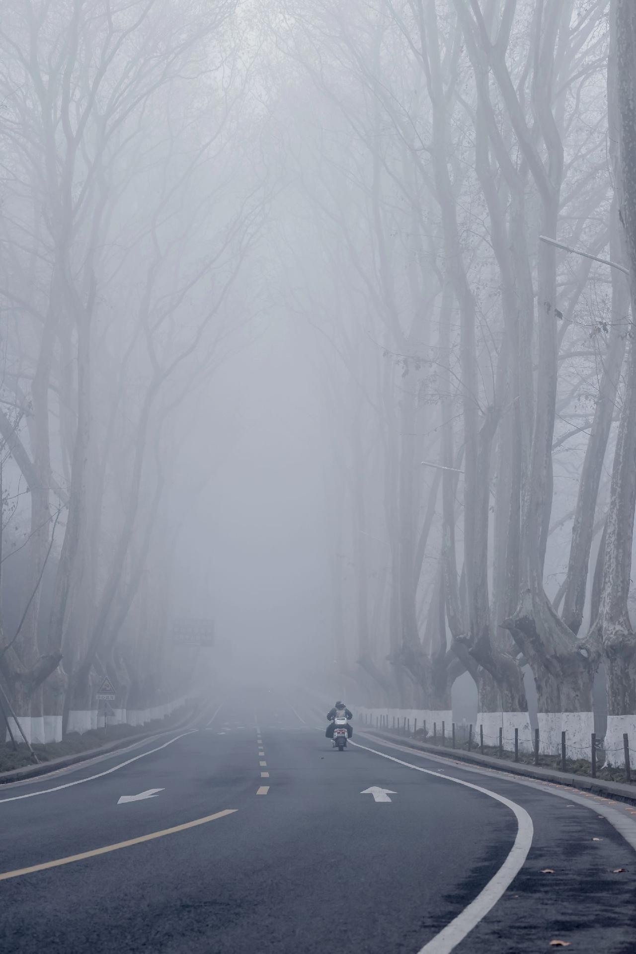 今天碰到一个高二的学生家长，我跟家长讲，我们接触每一个家长，在给孩子推荐老师的时