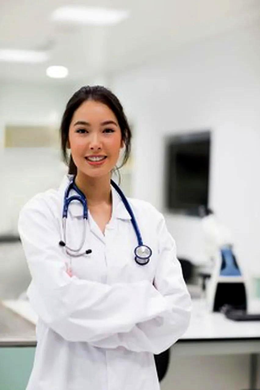她是医学生，本科毕业，没进到大医院，要去考公考编了。最近翻岗位表发现个有意思