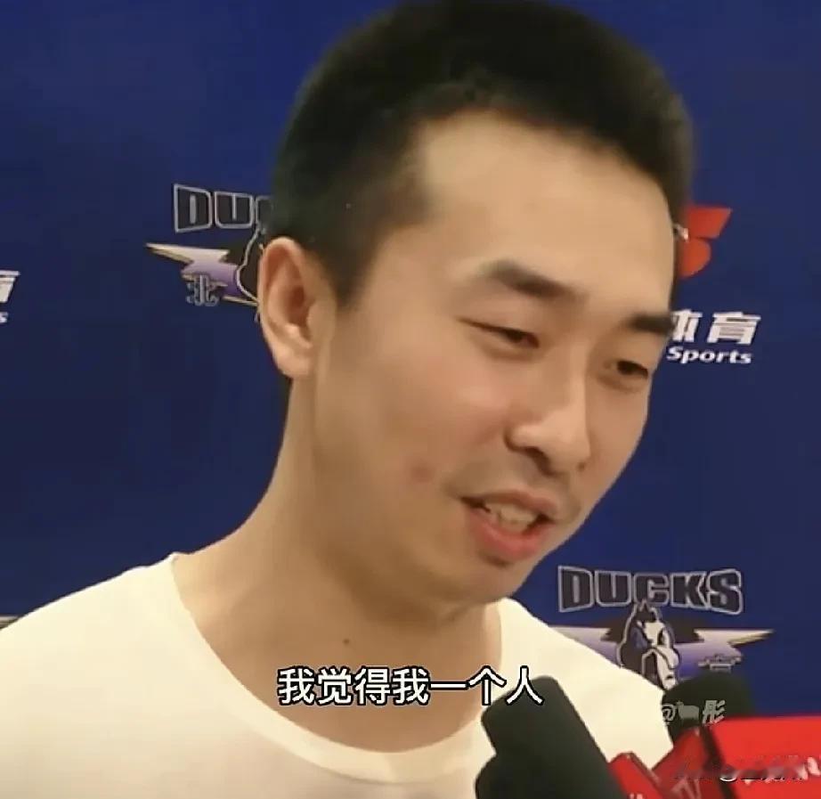 翟晓川曾经说过，北京队的王骁辉根本不是自己想退役的，而是被网友骂退役的。杜锋曾在