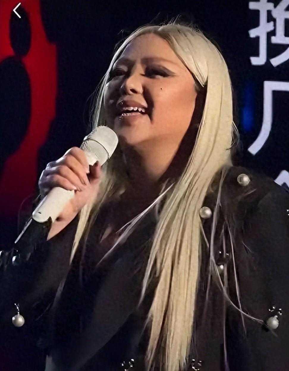 53岁张惠妹体重破两百，身形臃肿撞脸石矶娘娘53岁张惠妹演唱会生图流出，体态丰