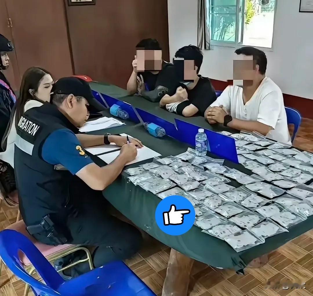 泰国那边这回是一点面子没给，直接在边境扣了3个咱们这边的“倒爷”。打开箱子一