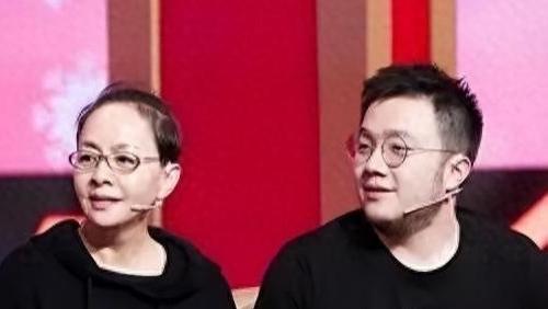 见被抛弃的巴图生活幸福, 英如镝眼红, 阴阳怪气学到父亲精髓