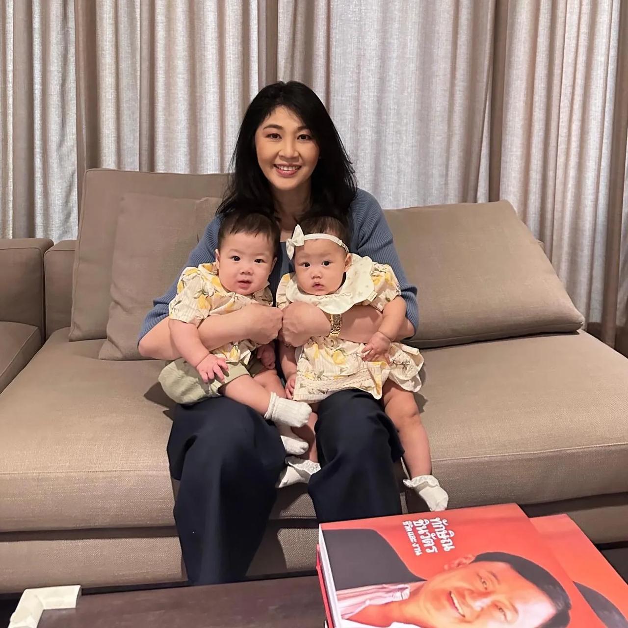 英拉晒他信儿子的龙凤胎，也晒他信大女儿的双胞胎女儿，她这是真宠哥哥的孙辈。若哪天