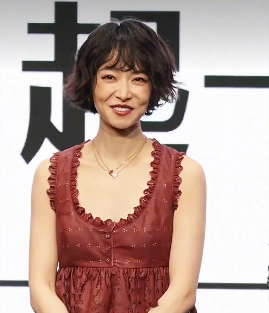 🆘妈耶宋茜怎么变成这样了另外这衣服也好丑啊。。。