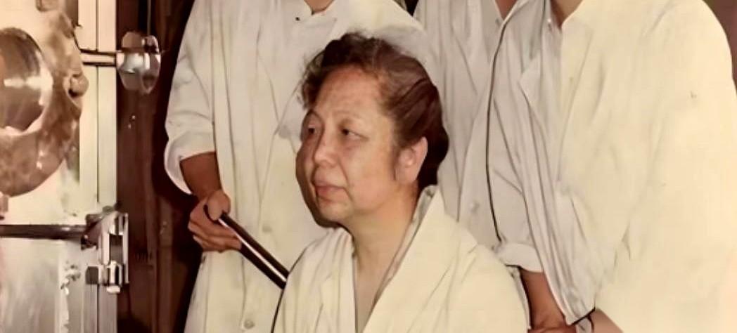 一个女人，毕生积蓄6800美金，在旧金山港被美国海关全部没收。她非但没哭，反而