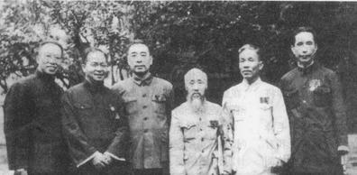 1949年9月30日，毛泽东以575票当选主席，距离“满票”缺了一票。周恩来找到