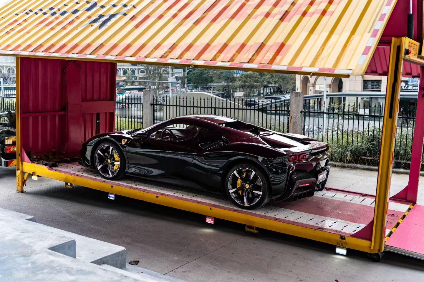 法拉利(ferrari)在交付SF90SPIDER交付上海黑武士风格我