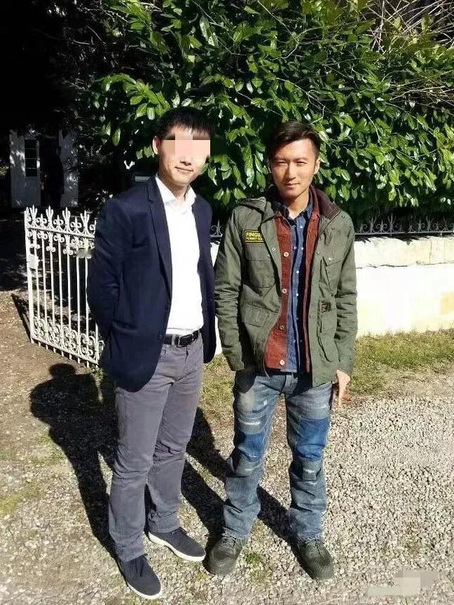 我早就说过谢霆锋又矮又黑，看看这个合照就知道，他的腿腿🈶多短，他有165算我输