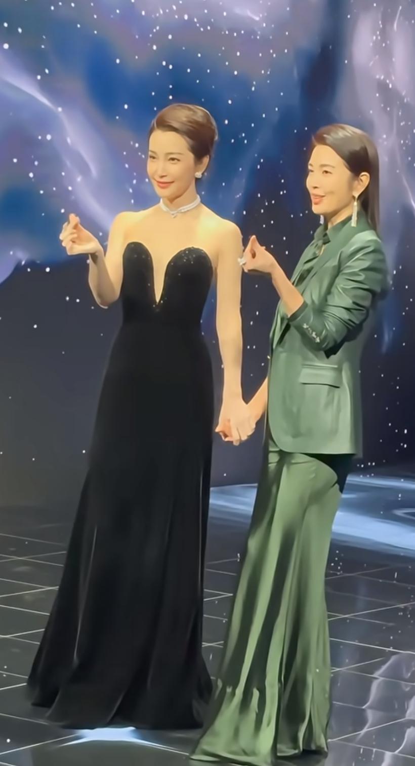 李家姐妹花的故事真的太感人了！据说当年李冰冰考上了中戏，因为家里穷，她不想去