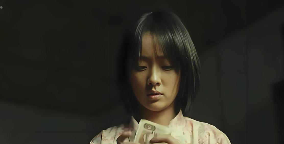 其实现在最难的人，是生活在小县城的“留守妇女”。这类人呢，有一个共同的特点就是