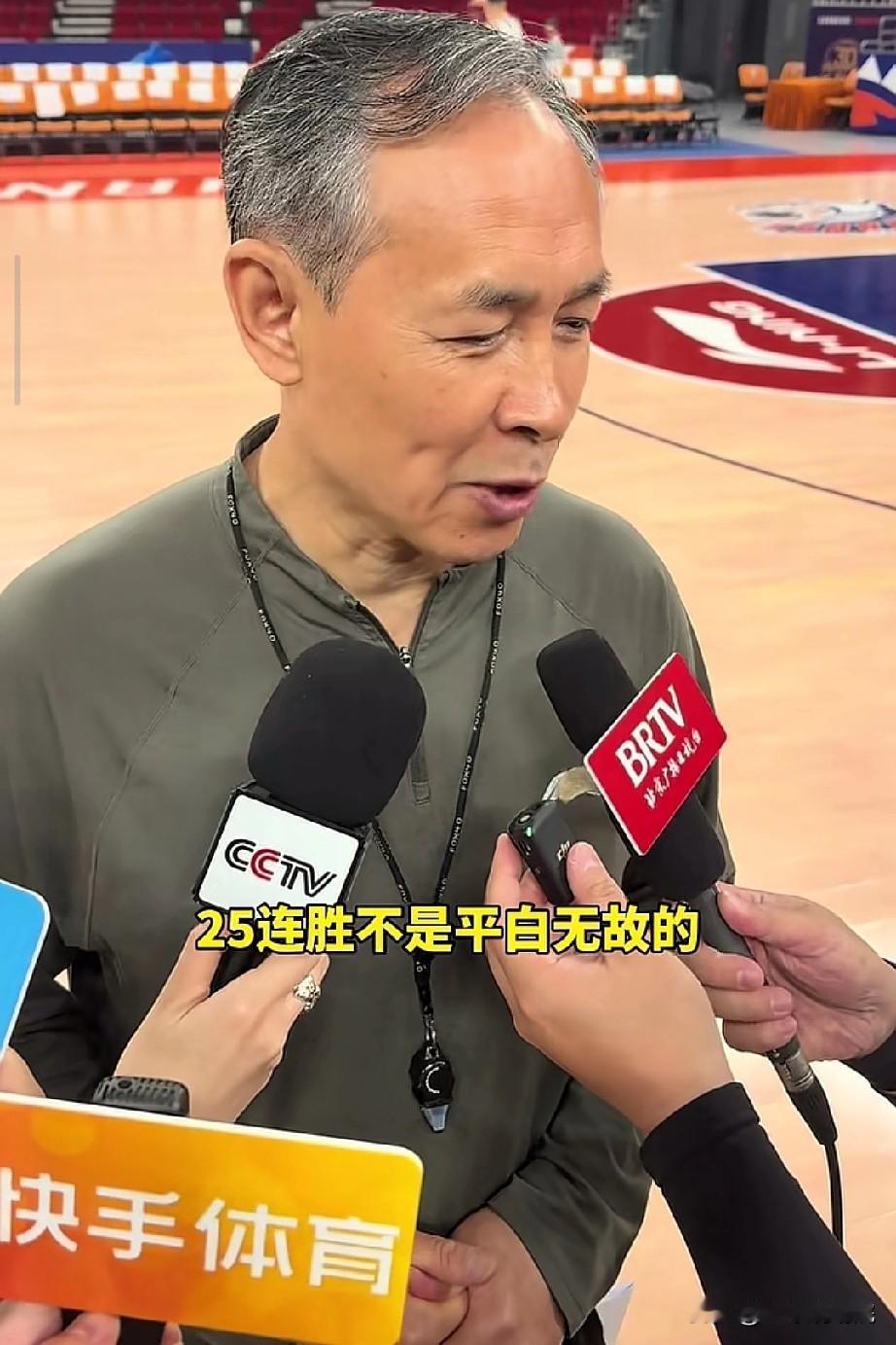 北京队主教练许利民指导赛前很自信啊！京沪大战一触即发，北京队主教练许利民指导